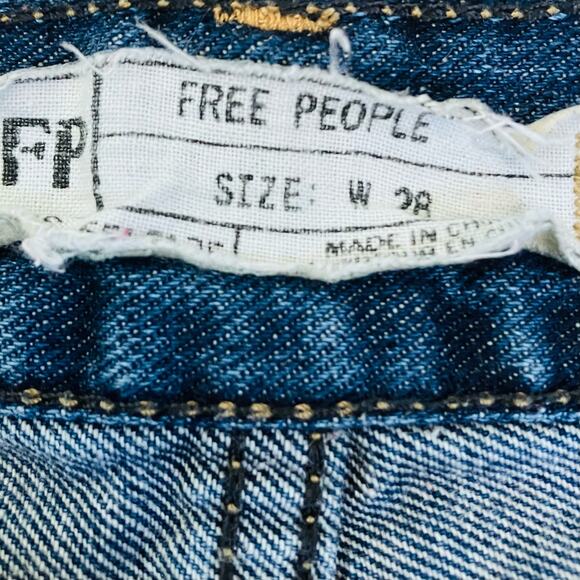 Free People Distressed Denim Shorts Size 28 - Picture 3 of 3